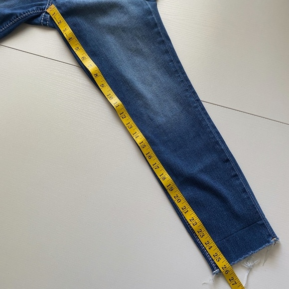 True Religion Jennie Curvy Big T Mid Rise Capri Flap Blue Jeans Size 30 - Picture 15 of 15